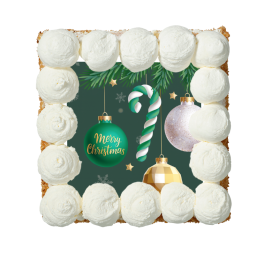 Slagroomtaart Kerstballen met slagroomtoeven, krokant en kerstafbeelding met kerstballen.