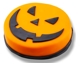 Halloween marsepeintaart met oranje marsepeinlaag, zwart pompoengezicht en vrolijk ontwerp